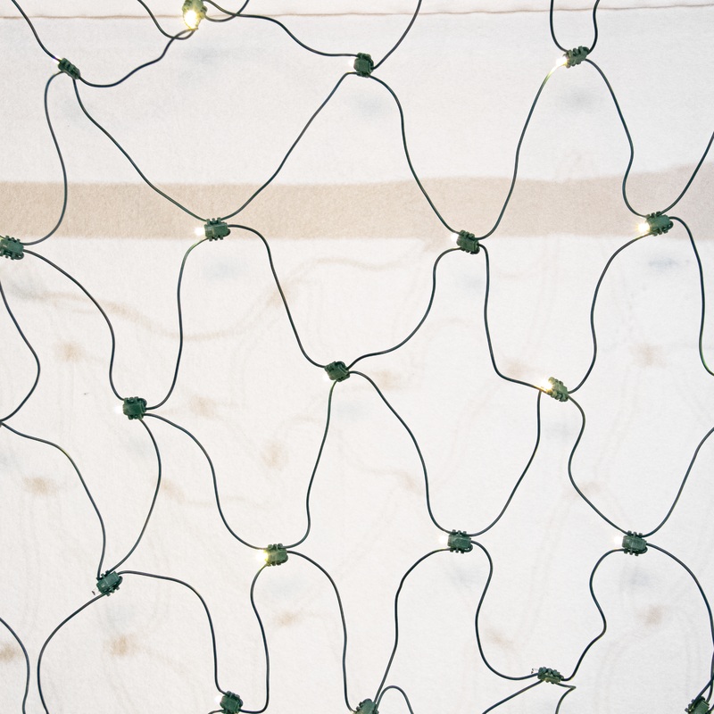 Warm White (sun) Mini Net Lights, Green Wire, (70 bulbs, 4 spacing, twinkle)